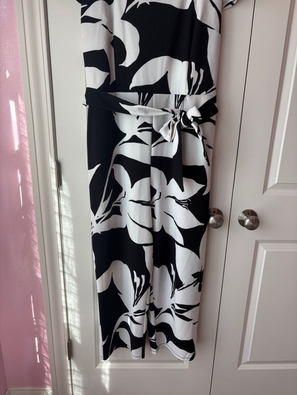 Liz Claiborne Black and White Floral Tie-Waist Jumpsuit - Picture 5 of 12
